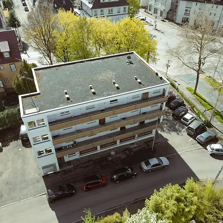 Mit Parkplatz *